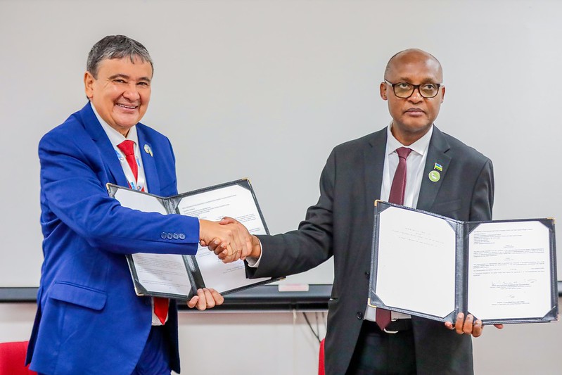 28/07/2025 Reunião bilateral com o Sr. Mark Bagabe, Ministro da Agricultura e Recursos Animais de Ruanda para assinatura do Memorando de Entendimento