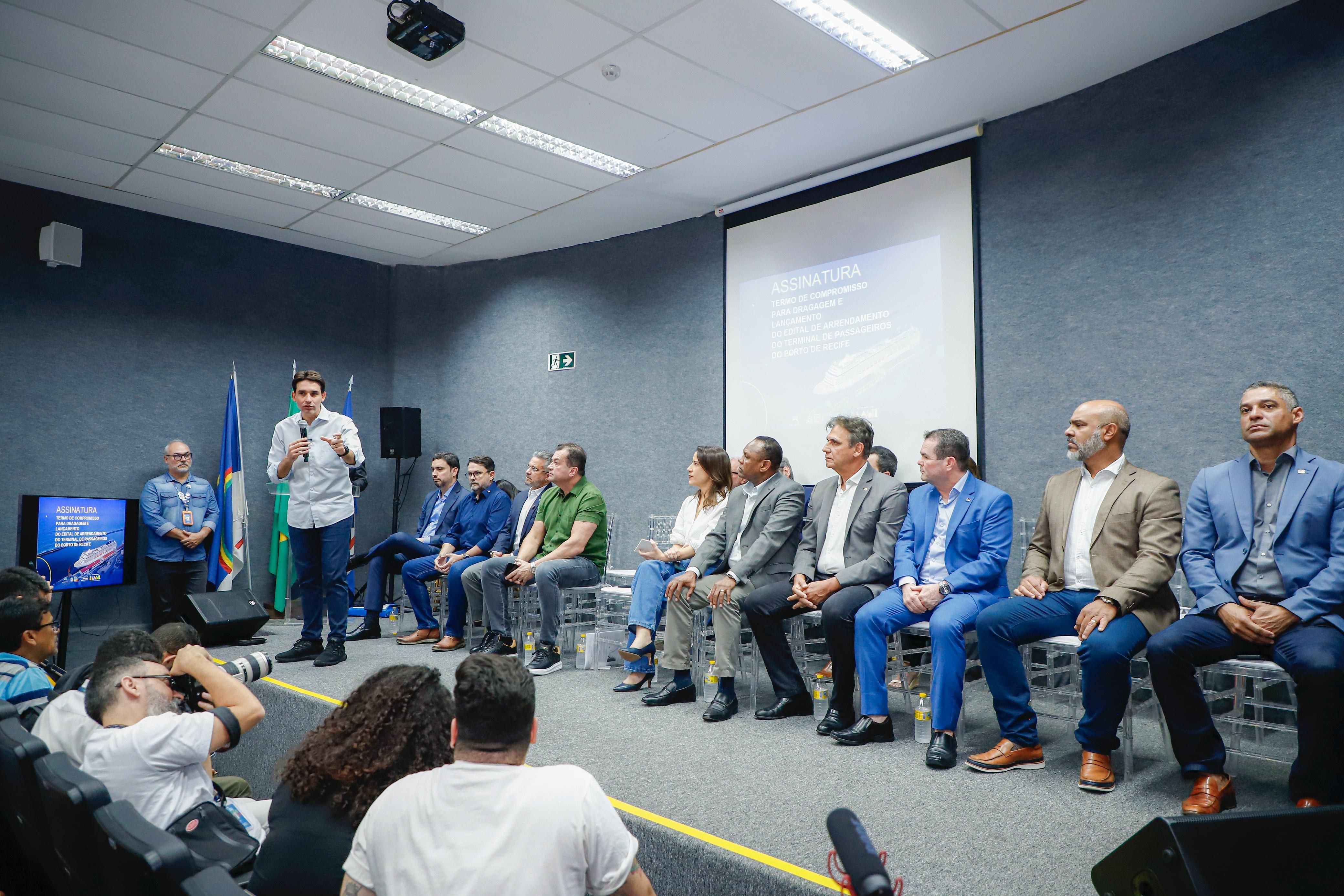 Ministro fala durante evento