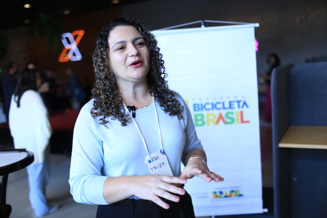 Na foto a professora Taiza