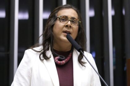 Comissão aprova criação de programa para aumentar a oferta de luz e internet em todo o país