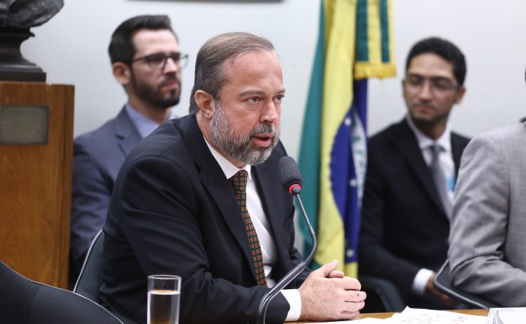 Brasil quer fim dos gastos socioambientais de Itaipu a partir de 2027, diz ministro