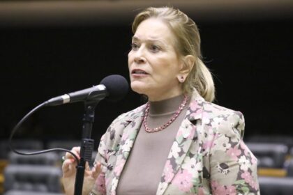 Comissão aprova direito de mulheres e idosos desembarcarem fora da parada de ônibus à noite